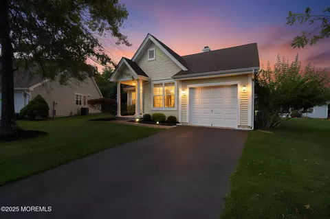 17 Breeze Ter, Barnegat, NJ 08005