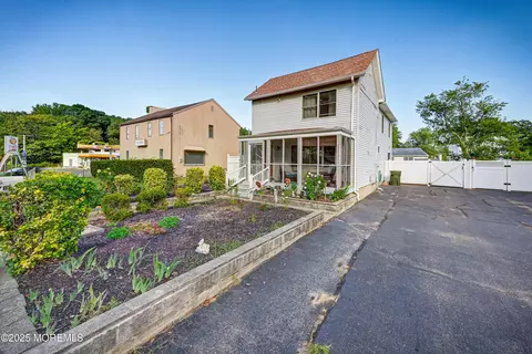 Exterior - 557 Lloyd Rd #B, Hazlet, NJ 07730 photo 14 of 15