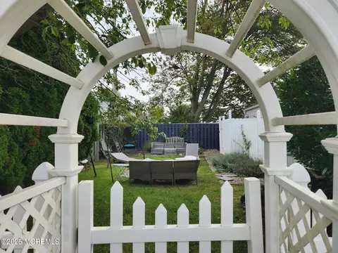 322 16th Ave, Belmar, NJ 07719