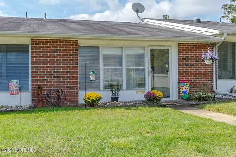 1278 Argyll Cir # B, Lakewood, NJ 08701