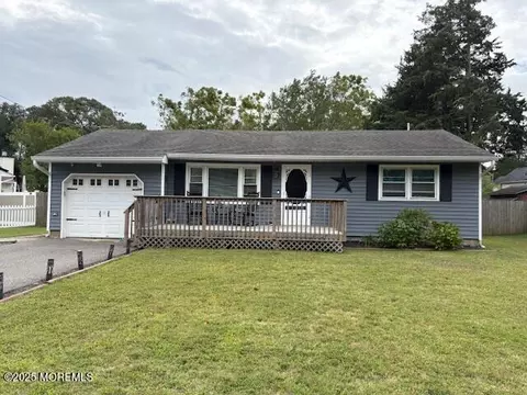 3 Melwen Dr, Forked River, NJ 08731