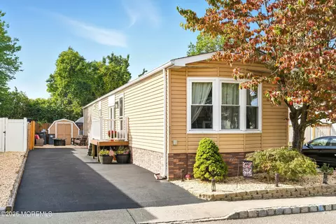 55 Secretariat St, Howell, NJ 07731