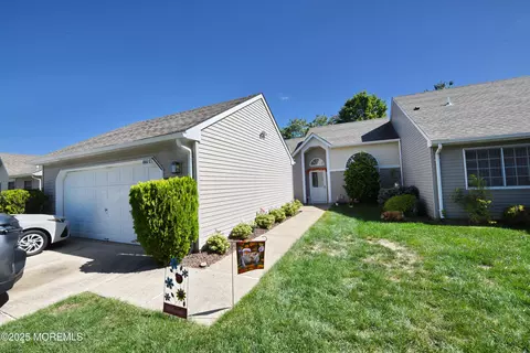 661 Azalea Plz #661C, Monroe, NJ 08831