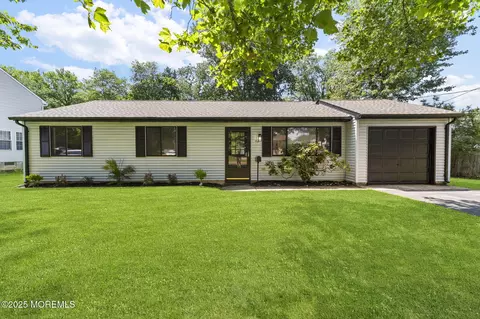 112 Beacon St, Moorestown, NJ 08057