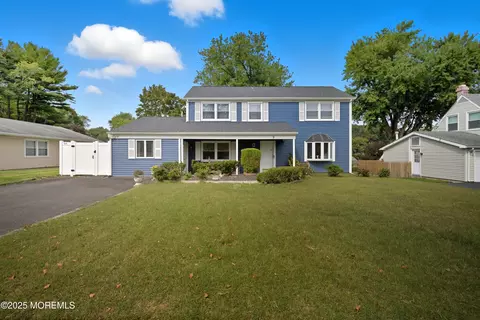 9 Idolstone Ln, Matawan, NJ 07747