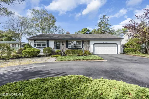 458 N Lake Shore Dr, Brick, NJ 08723