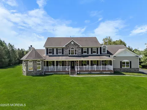 17 Wagner Farm Ln, Millstone, NJ 08535