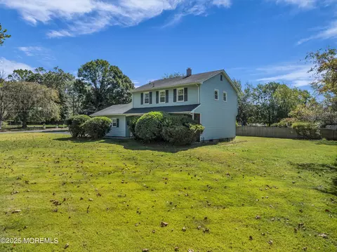 85 Edwards Dr, Freehold, NJ 07728