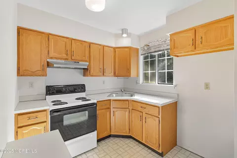 Kitchen - 16 C Berkshire Rd #63, Whiting, NJ 08759 photo 2 of 2