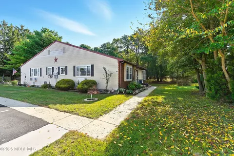 Exterior - 16 C Berkshire Rd #63, Whiting, NJ 08759 photo 2 of 5