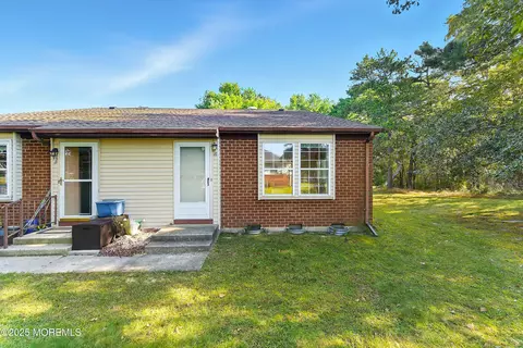 Exterior - 16 C Berkshire Rd #63, Whiting, NJ 08759 photo 3 of 5