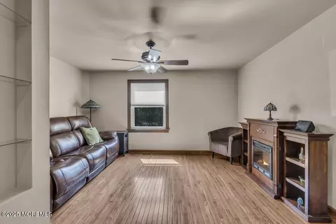 138 Main St, Helmetta, NJ 08828 photo 6