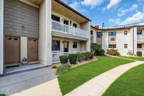 173 Wharfside Dr #805, Monmouth Beach, NJ 07750