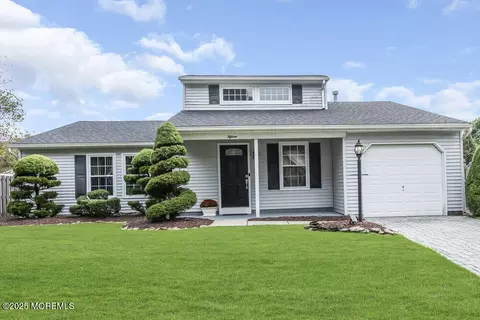 15 Rita Dr, Howell, NJ 07731