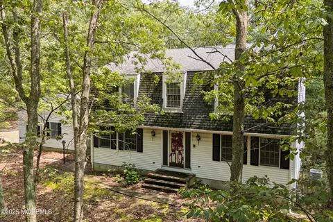 2430 Easy St, Allenwood, NJ 08720