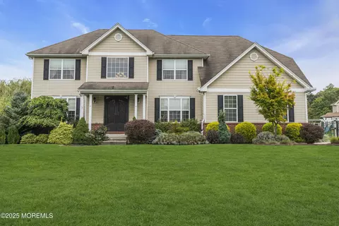 7 Whispering Grove Blvd, Jackson, NJ 08527