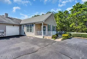 23 Walkabout Ct, Whiting, NJ 08759