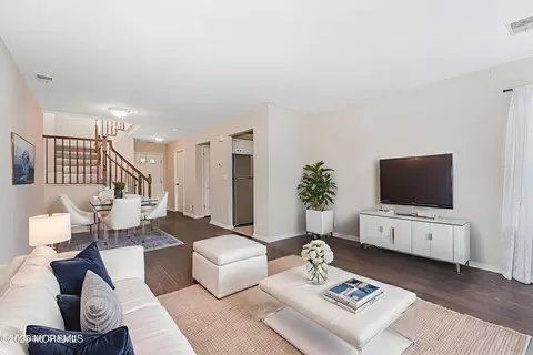 12 Hunt Ct, Tinton Falls, NJ 07753