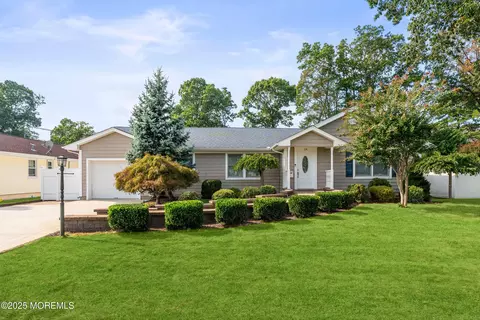 24 Laurelhurst Dr, Brick, NJ 08724