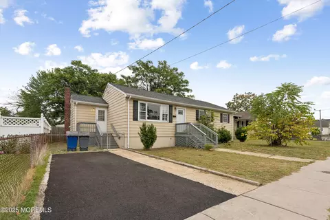 101 Manning Pl, Keansburg, NJ 07734