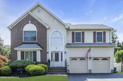 6 Vail Dr, Matawan, NJ 07747