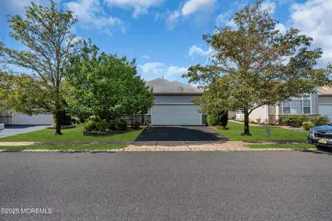19 Kensington Rd, Manchester, NJ 08759