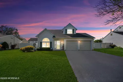 33 Bryce Canyon Rd, Howell, NJ 07731