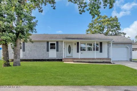 1020 Cable Ave, Beachwood, NJ 08722