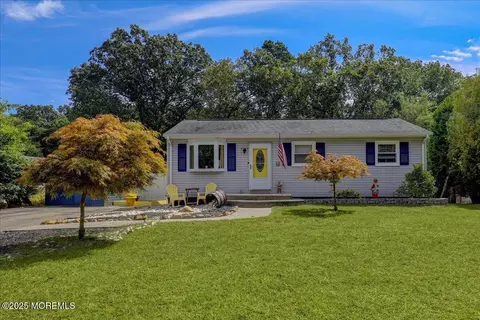 3 Park Crest Dr, Jackson, NJ 08527
