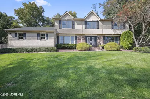5 Mallard Ct, Manalapan, NJ 07726