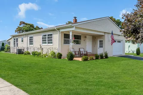 6 Redlands Ct, Toms River, NJ 08757