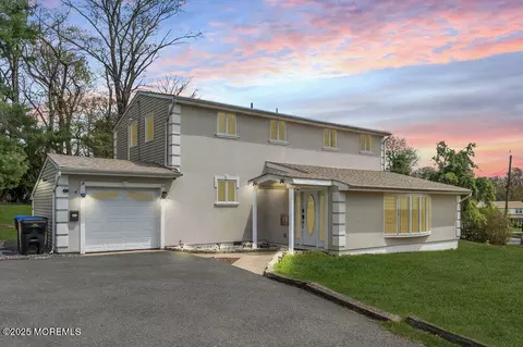 17 Thomas Rd, East Brunswick, NJ 08816