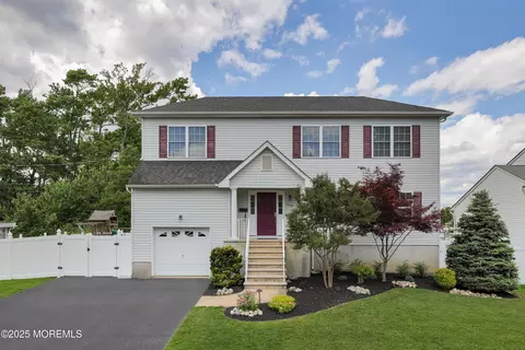 270 Greenwood Dr, Keyport, NJ 07735