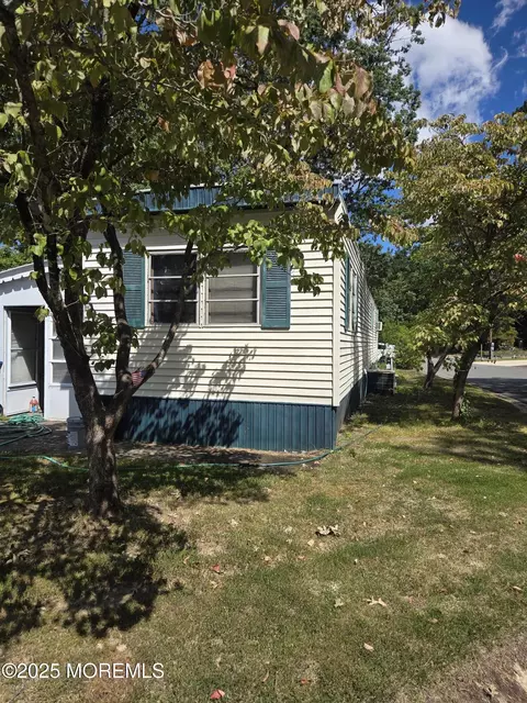 301 Roberts Rd, Toms River, NJ 08755