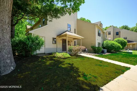 101 Daffodil Dr, Jackson, NJ 08527