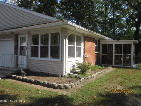 1 Myrtle Pl # B, Whiting, NJ 08759