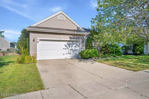 24 Pelican Ln, Little Egg Harbor, NJ 08087