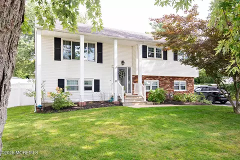 33 Country Club Dr, Wall Township, NJ 07753