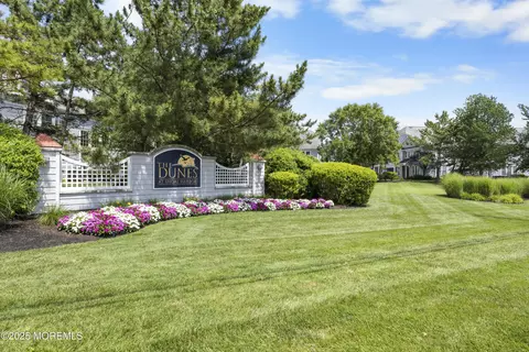 43 Skimmer Ln, Port Monmouth, NJ 07758