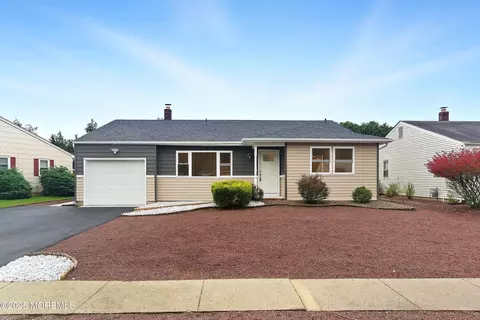 119 Castleton Dr, Toms River, NJ 08757