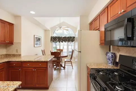 Kitchen - 39 Dowing Ln, Jackson, NJ 08527 photo 3 of 5
