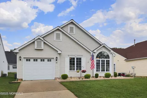 39 Dowing Ln, Jackson, NJ 08527