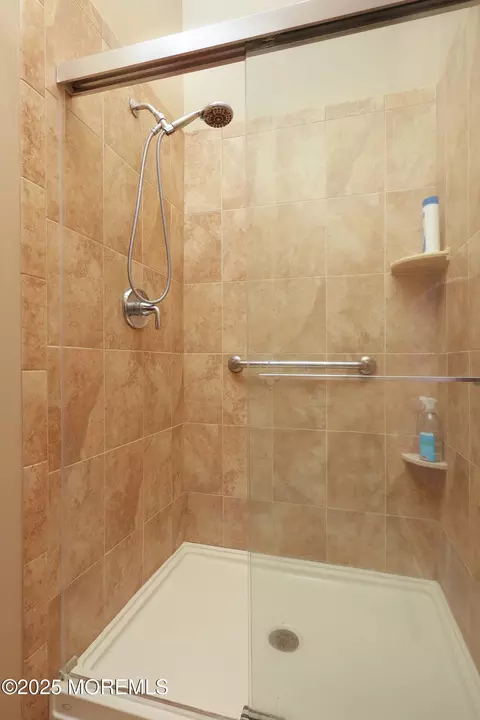 Bath - 39 Dowing Ln, Jackson, NJ 08527 photo 2 of 3