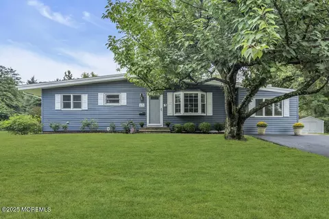 25 Parkview Ter, Lincroft, NJ 07738