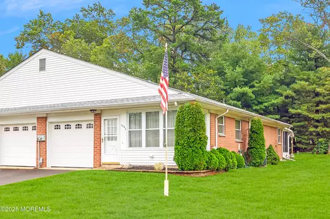 154 Rosewood Dr # B, Whiting, NJ 08759