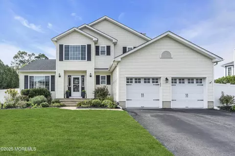 4 Rainbow Dr, Howell, NJ 07731