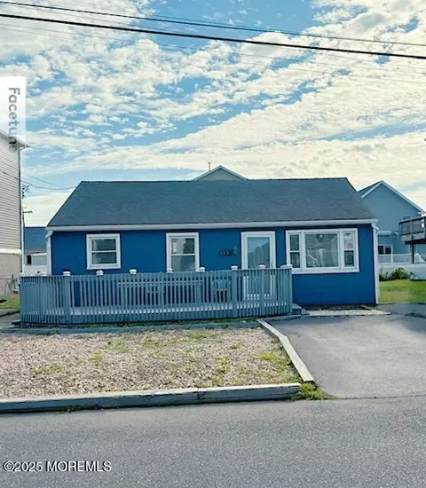 123 Waldron Rd, Toms River, NJ 08753
