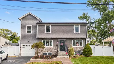 28 Lafayette Dr, Hazlet, NJ 07730