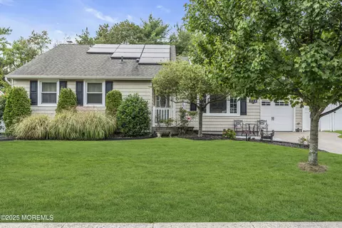 310 Ashford Rd, Toms River, NJ 08755