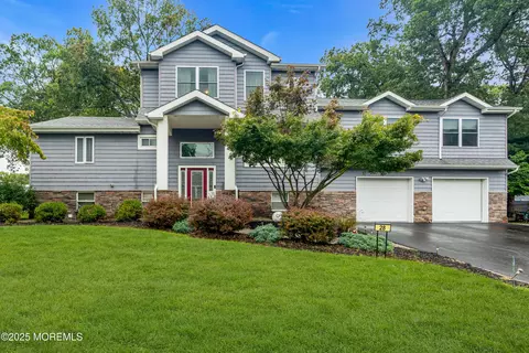 28 Princeton Dr, Howell, NJ 07731